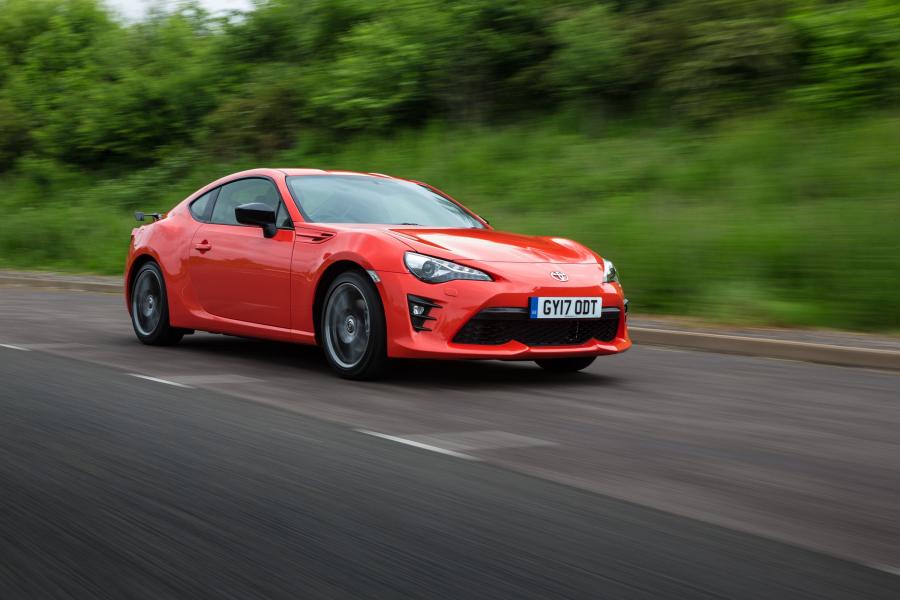  Toyota GT 86 Orange Edition 2017 года  (UK) (фото 15 из 18)